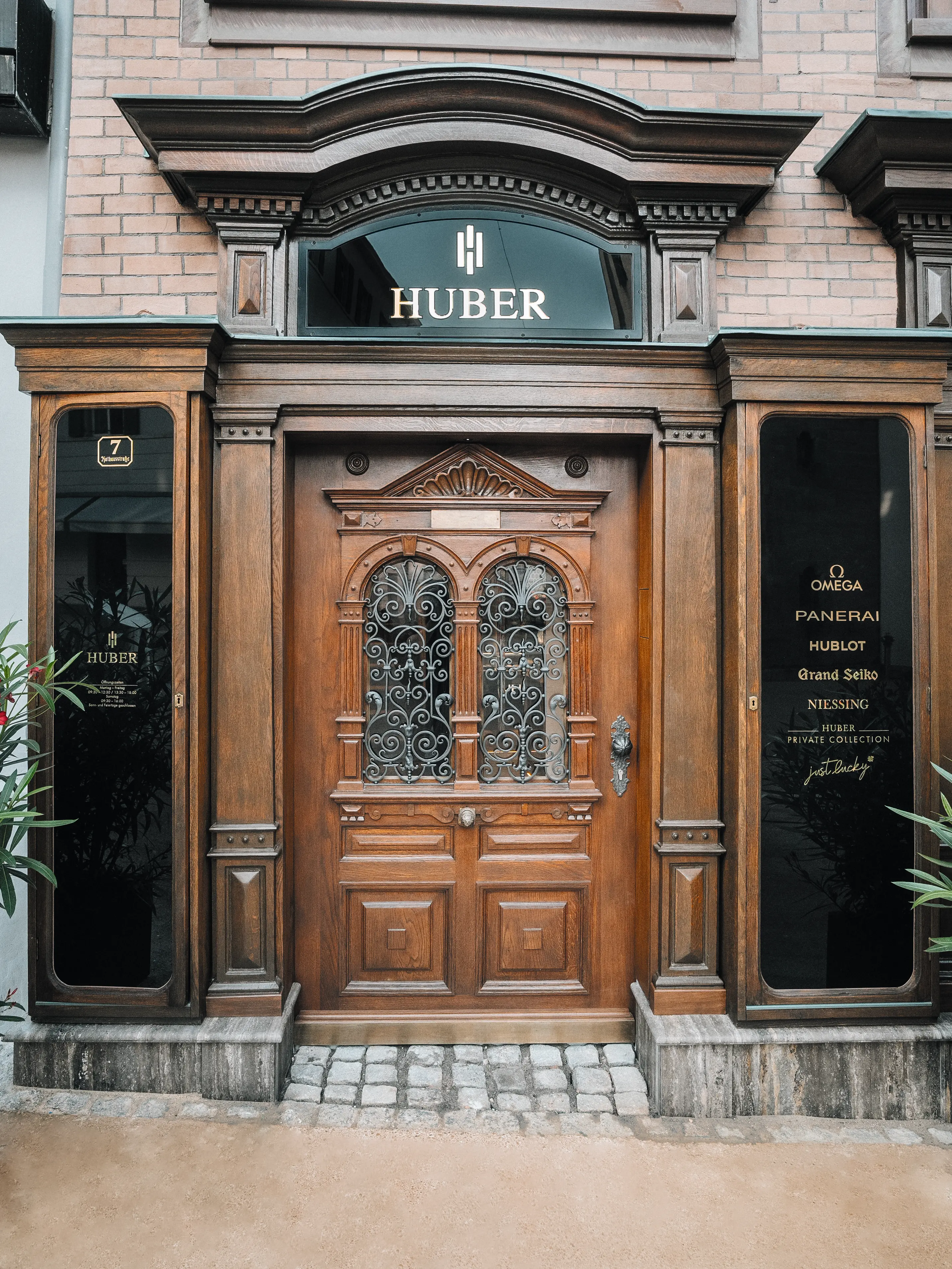 HUBERS ZWEITE BOUTIQUE IN BREGENZ - EIN JUWEL, DAS JUWELEN BEHERBERGT